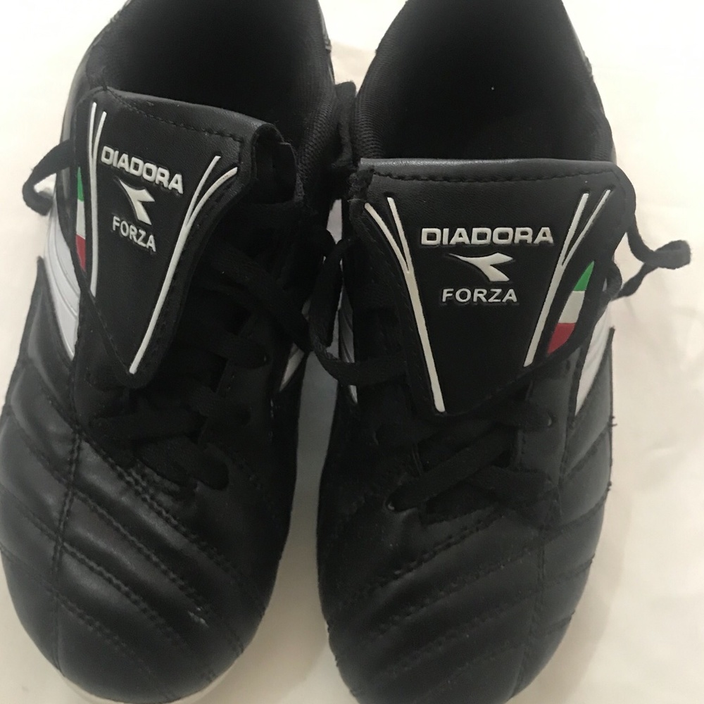 2012 Diadora Forza Soccer Cleats Size 3 Black/White